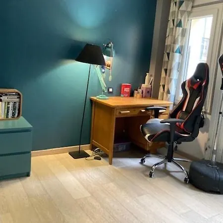 Large Flat In Montmartre With Terrace Parigi